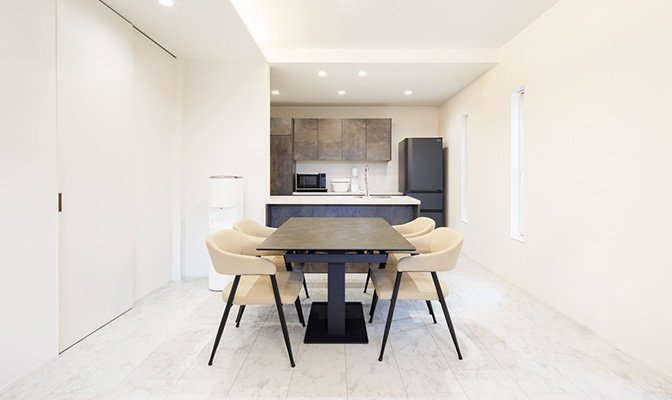 家族が集う光に包まれた家