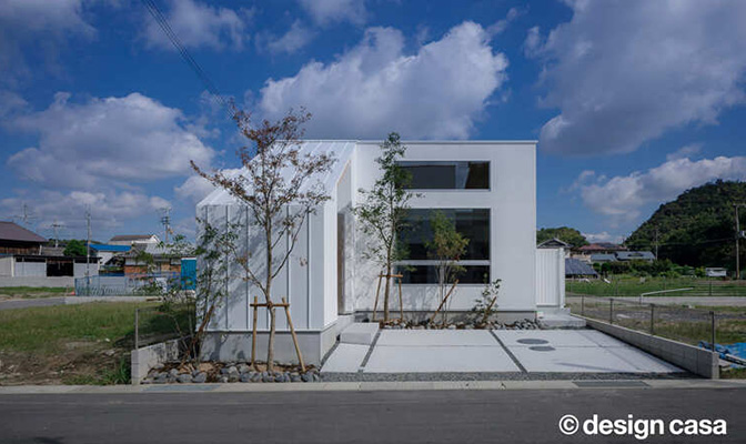 伸び、外とを結ぶ家