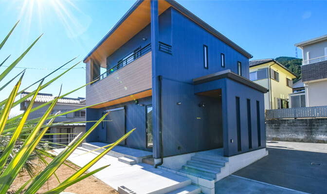 アクセントクロスがおしゃれな カリフォルニアテイストの家